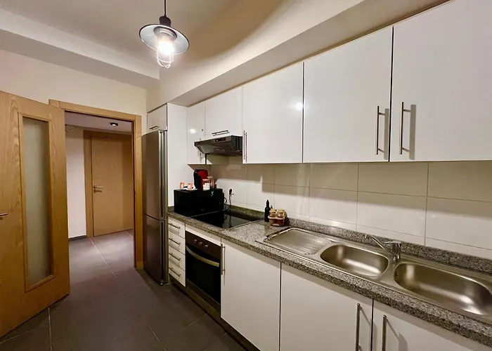 Comfortable 2 Bedrooms - Hilton City Center View