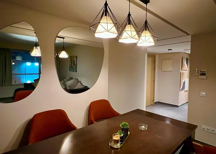 Comfortable 2 Bedrooms - Hilton City Center View