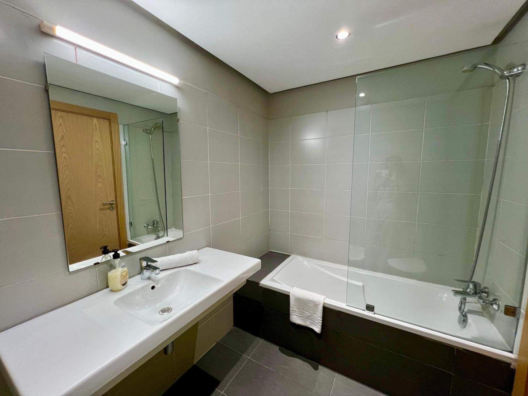Comfortable 2 Bedrooms - Hilton Center View Apartment *